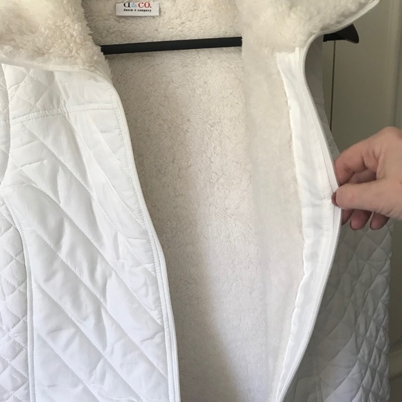 NEW Quilted Vest with Faux Sherpa Lining, Large - Picture 5 of 7